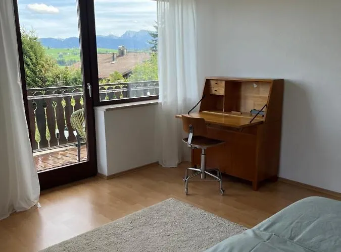 Helle Mit Grossem Balkon Lägenhet